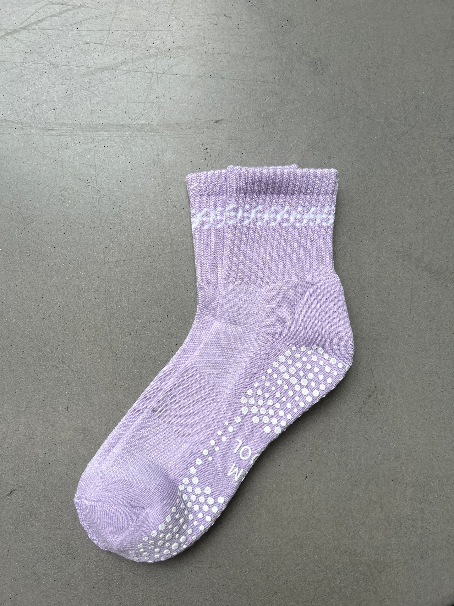 ‘The Shortie’ Ankle-Length Crew GripSock -Lilac